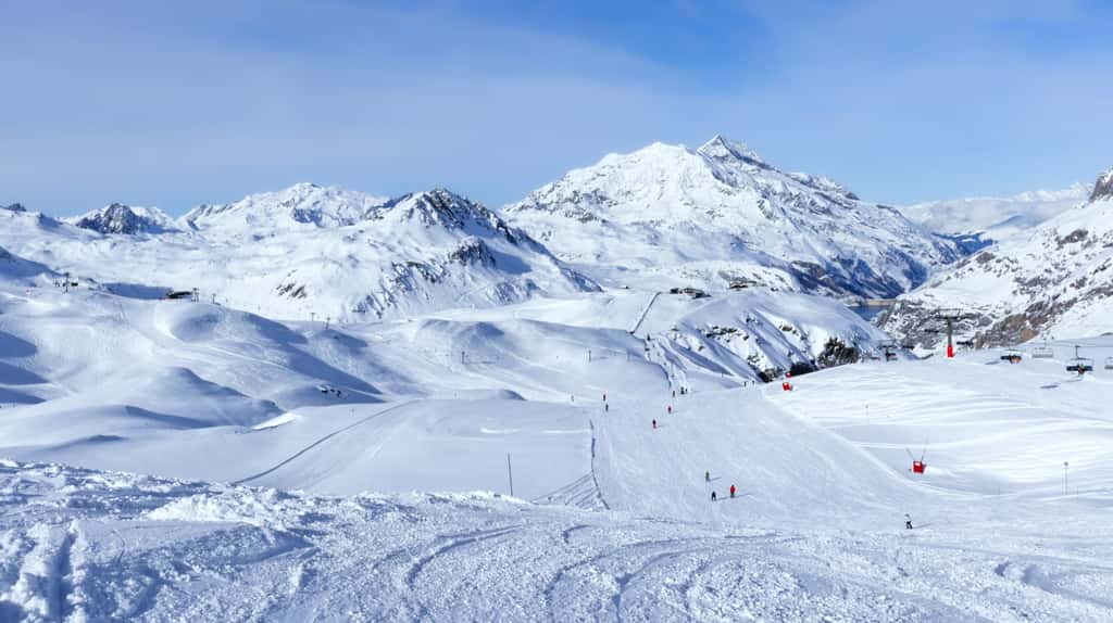 Les neiges ne sont plus éternelles… Fin décembre 2022, la moitié des pistes de ski en France, étaient fermées. © Yols, Adobe Stock